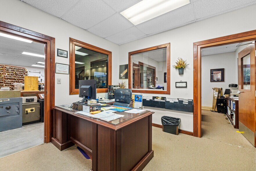 More Photos Of 622 N Central St, Knoxville General Retail For Sale