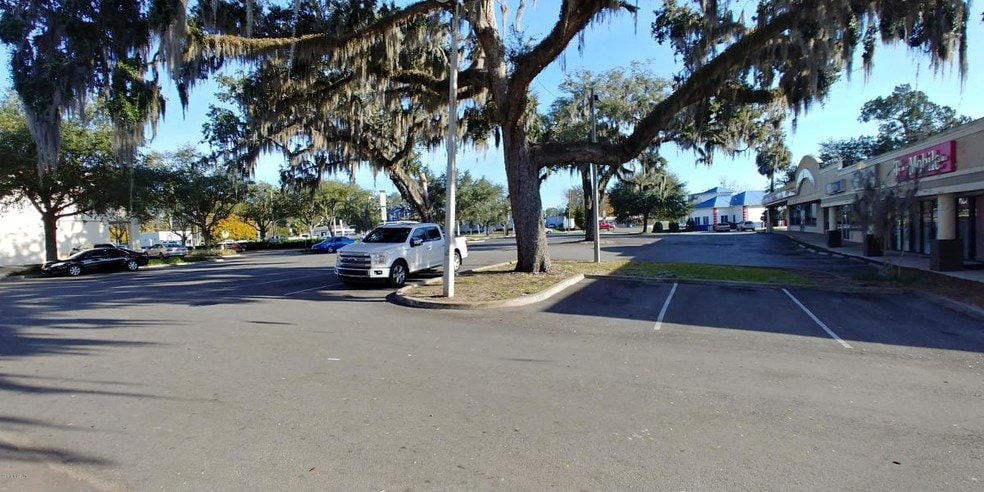 More Photos Of 5850 SE Abshier Blvd, Belleview Storefront Retail Office For Lease