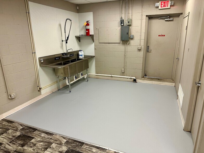 More Photos Of 29923 Harper Ave, Saint Clair Shores Storefront For Lease