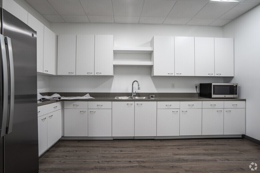 More Photos Of 1902 Leland Dr SE, Marietta Unknown For Lease