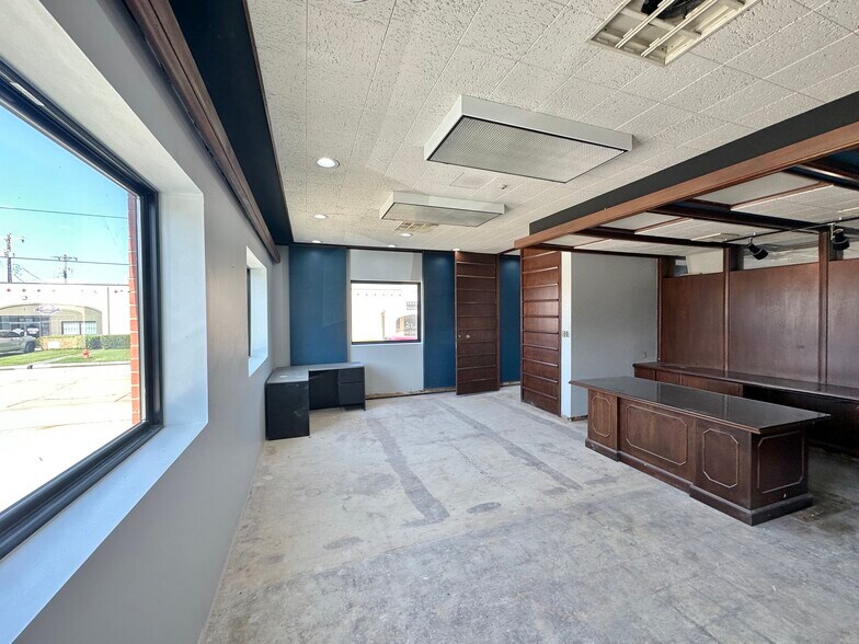 More Photos Of 4600 N Cooper Ave, Oklahoma City Warehouse For Lease