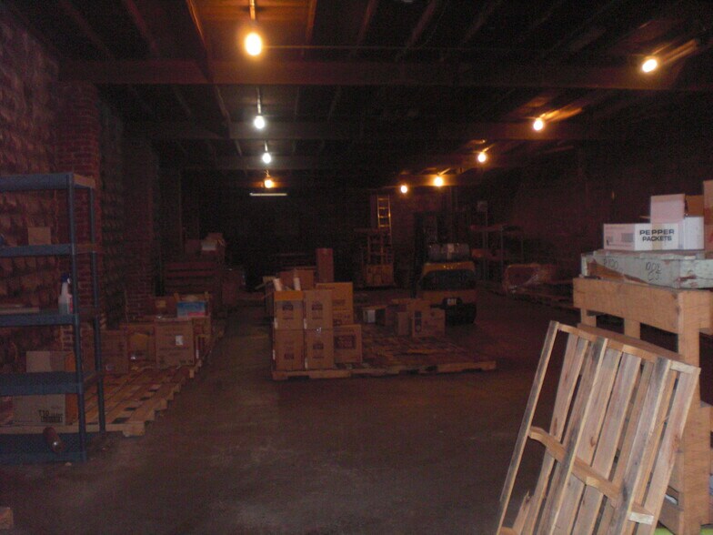 More Photos Of 113 S Washington St, Carbondale Flex For Sale