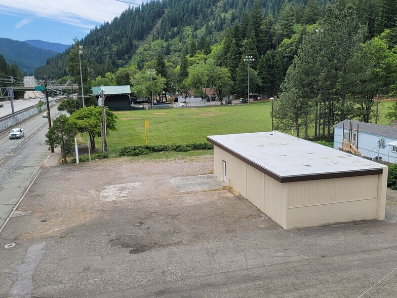 More Photos Of 4801 Dunsmuir Ave, Dunsmuir Industrial For Lease