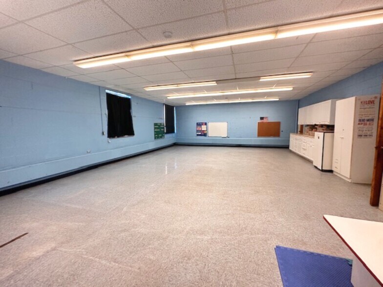 More Photos Of 4150 Pontiac Lake Rd, Waterford Religious Facility For Lease