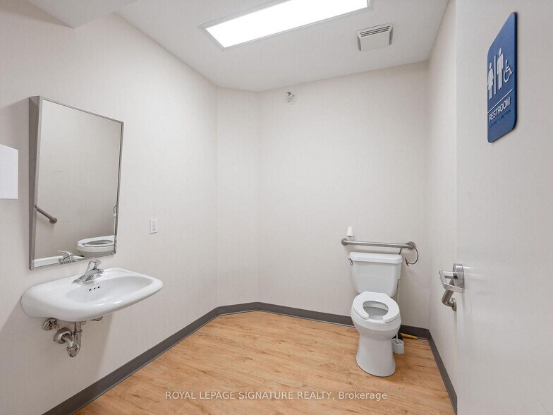 More Photos Of 1560 Queen St W, Toronto Storefront Retail Office For Lease