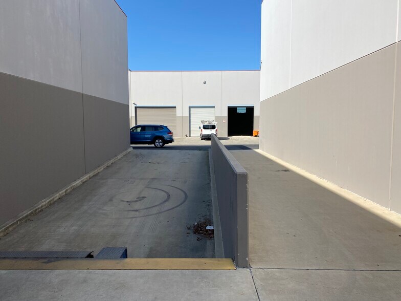 More Photos Of 111 S Rice Ave, Oxnard Warehouse For Lease