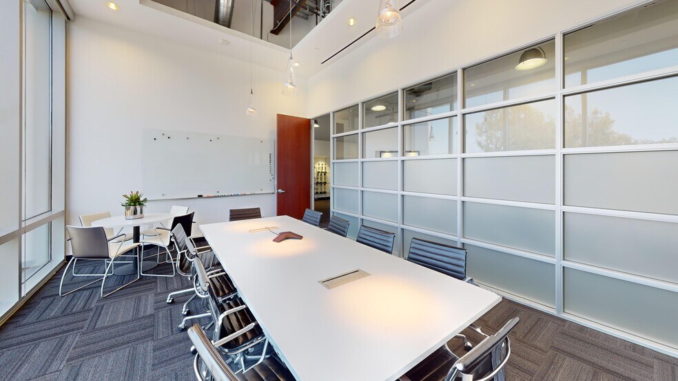 More Photos Of 1375 Dove St, Newport Beach Loft Creative Space For Lease