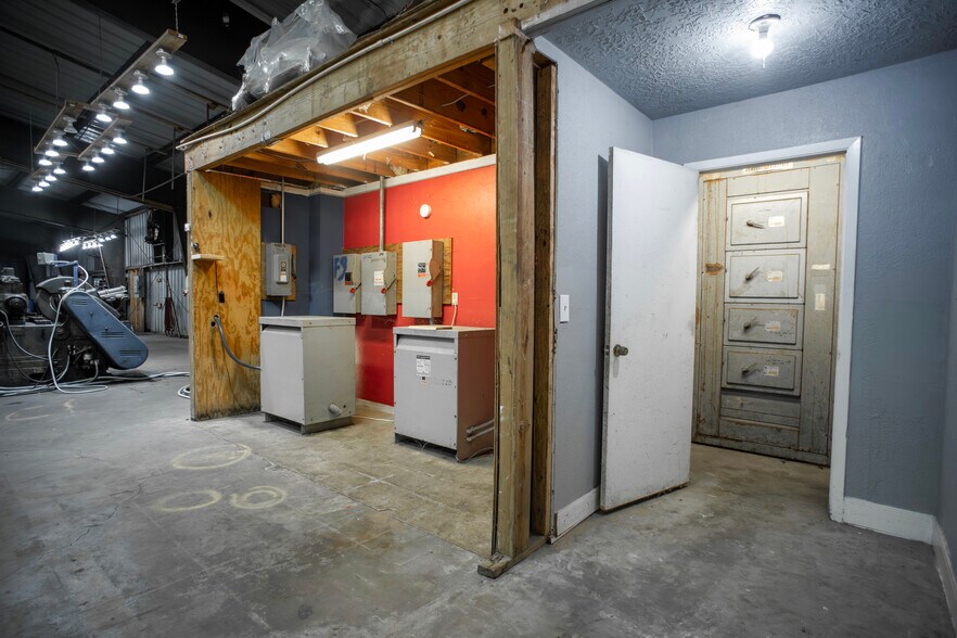 More Photos Of 910 Brenda St, Houston Warehouse For Sale