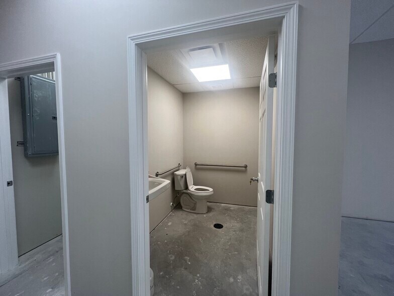 More Photos Of 3519 E Central Ave, Wichita Storefront For Lease