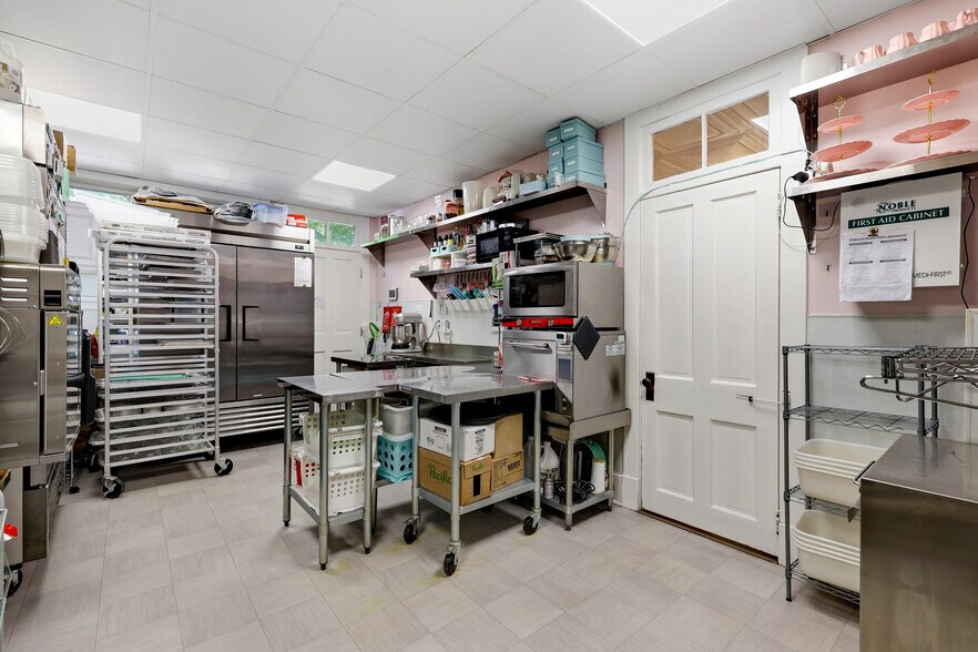 More Photos Of 3 E Market St, Leesburg Office For Sale