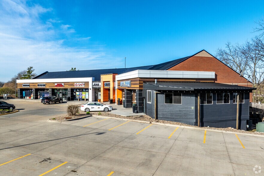 More Photos Of 1300 50th St, West Des Moines Unknown For Lease