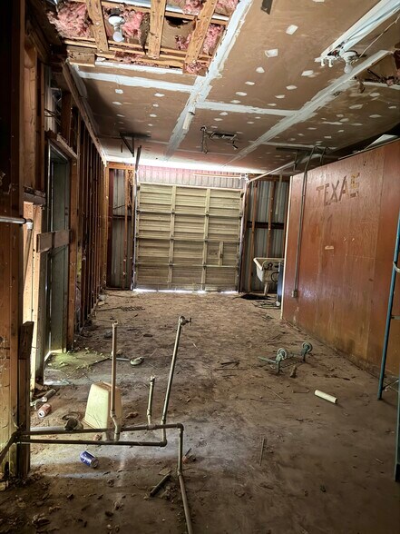 More Photos Of 201 W 2nd Ave, Nixon Warehouse For Sale