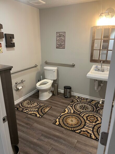 More Photos Of 6086 E State Highway 21, Bryan Warehouse For Sale