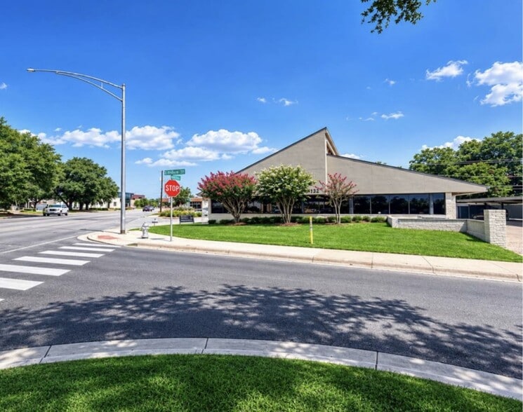 Primary Photo Of 3132 W 5th St, Fort Worth Office For Lease