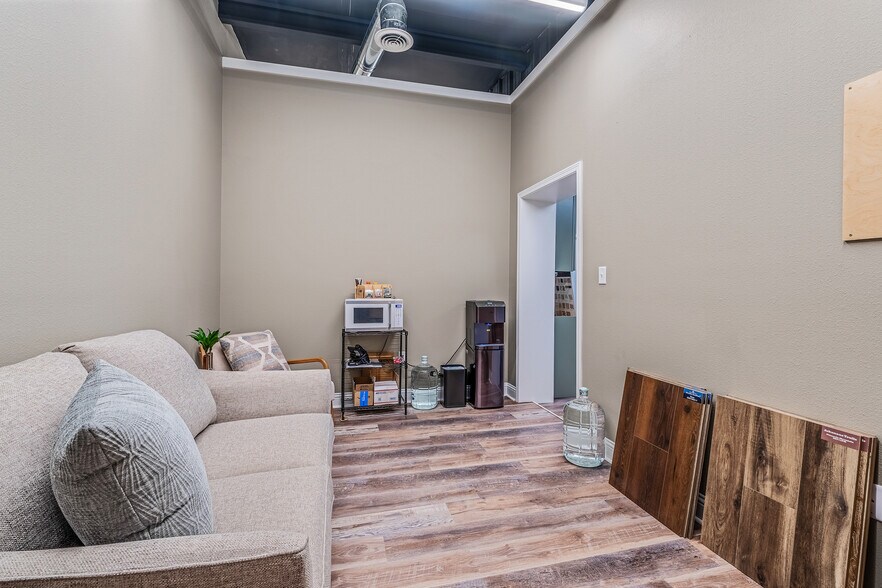 More Photos Of 1003 S Redmond Rd, Jacksonville Freestanding For Sale