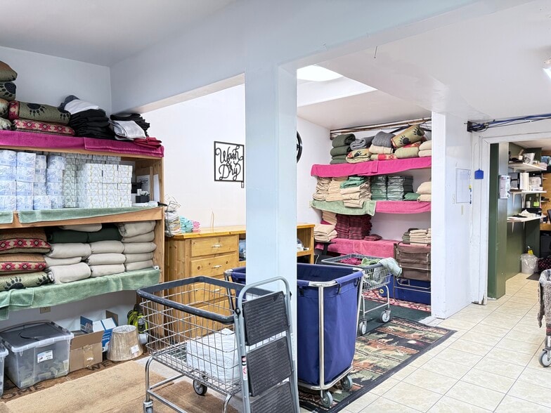 More Photos Of 1665 Whisper Ridge Rd, Ashton Hotel For Sale