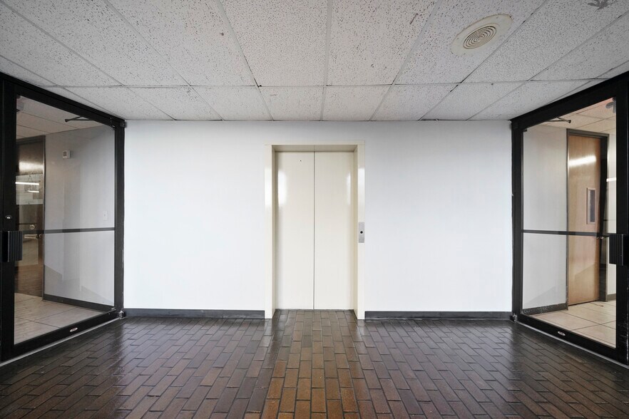 More Photos Of 9207 Country Creek Dr, Houston Office For Sale