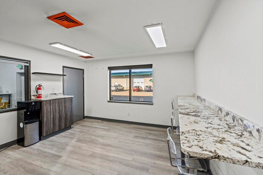 More Photos Of 4731 Industry Dr, Medford Light Manufacturing For Lease