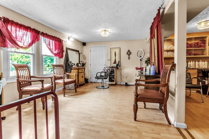 More Photos Of 914 Center St, Lewiston Office For Lease