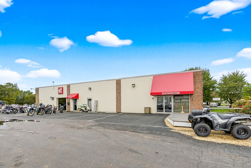 More Photos Of 2350 Dairy Rd, Lancaster Auto Dealership For Lease