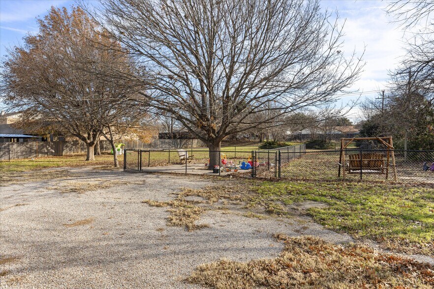 More Photos Of 6605 Dan Danciger Rd, Fort Worth Office For Sale