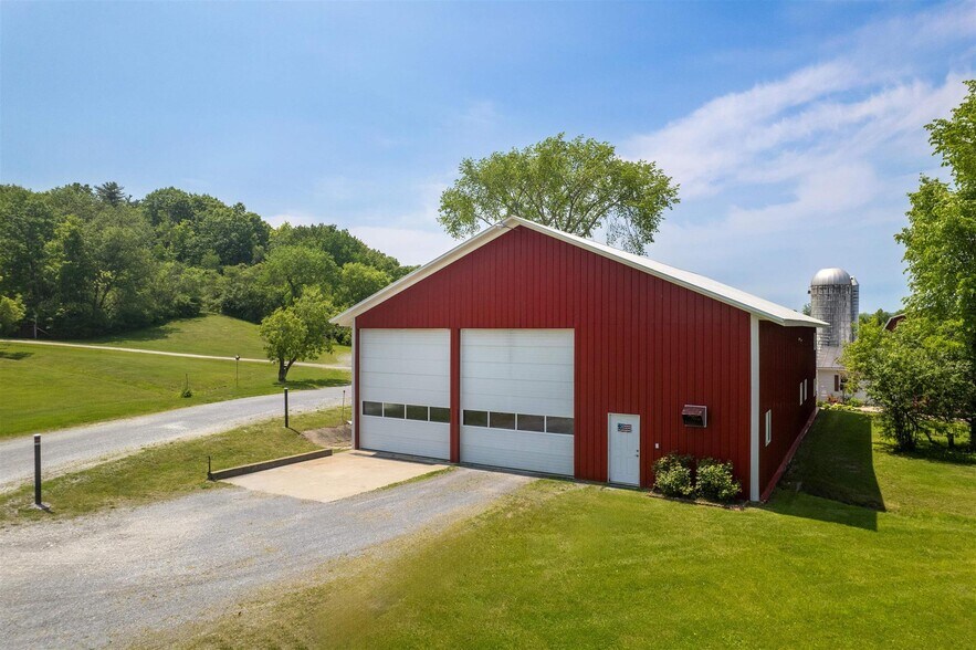 More Photos Of 640 Orchard Dr, Bridport Flex For Sale
