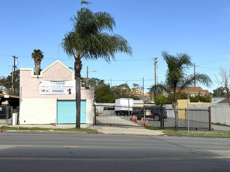 Primary Photo Of 3170 Market St, San Diego Contractor Storage Yard For Sale