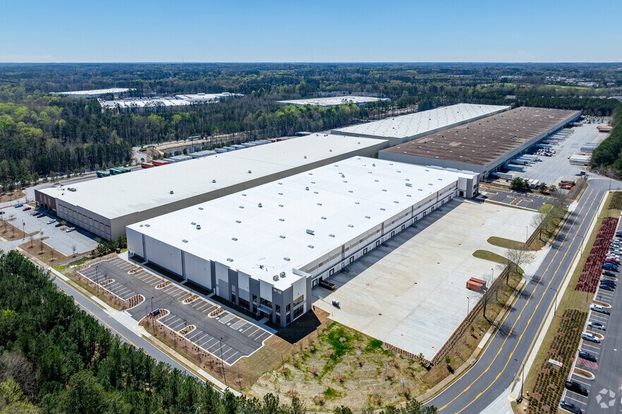 More Photos Of 1300 Whitewater Pl, Fairburn Warehouse For Lease