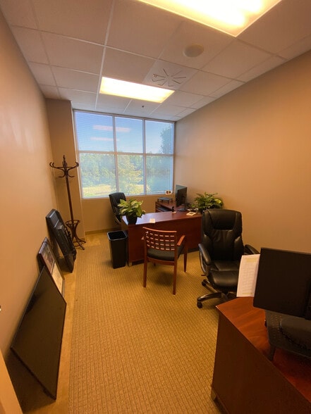 More Photos Of 2315 W Arbors Dr, Charlotte Medical For Lease