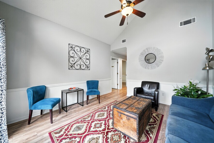 More Photos Of 11285 Elkins Rd, Roswell Office Residential For Sale