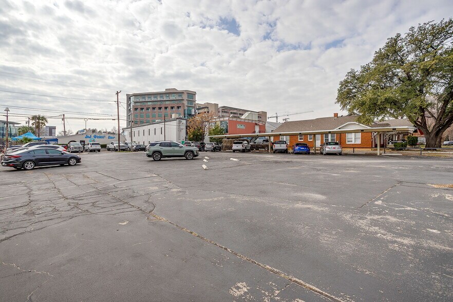 More Photos Of 3108 W 6th St, Fort Worth Office For Lease