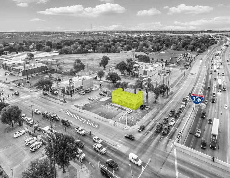 More Photos Of 800 E Seminary Dr, Fort Worth Storefront For Sale