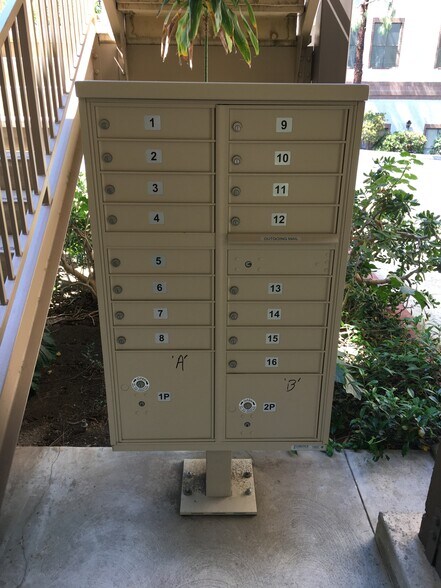 More Photos Of 5053 La Mart Dr, Riverside Medical For Sale