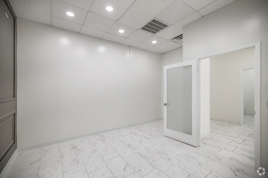 More Photos Of 15115 Westheimer Rd, Houston Storefront Retail Office For Lease