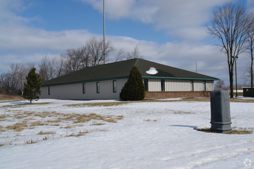 More Photos Of 820 Bridgeview N, Saginaw Office For Sale