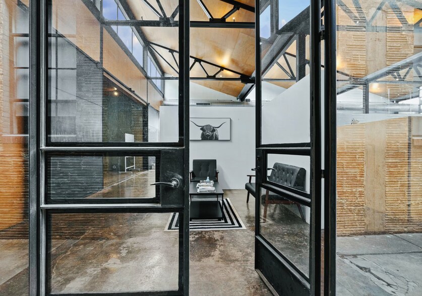 More Photos Of 311-321 Sixth St, San Antonio Office For Sale