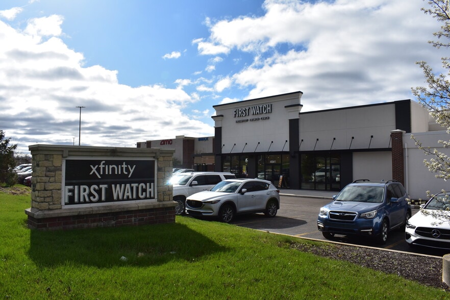 More Photos Of 4541 Illinois Rd, Fort Wayne Storefront For Sale