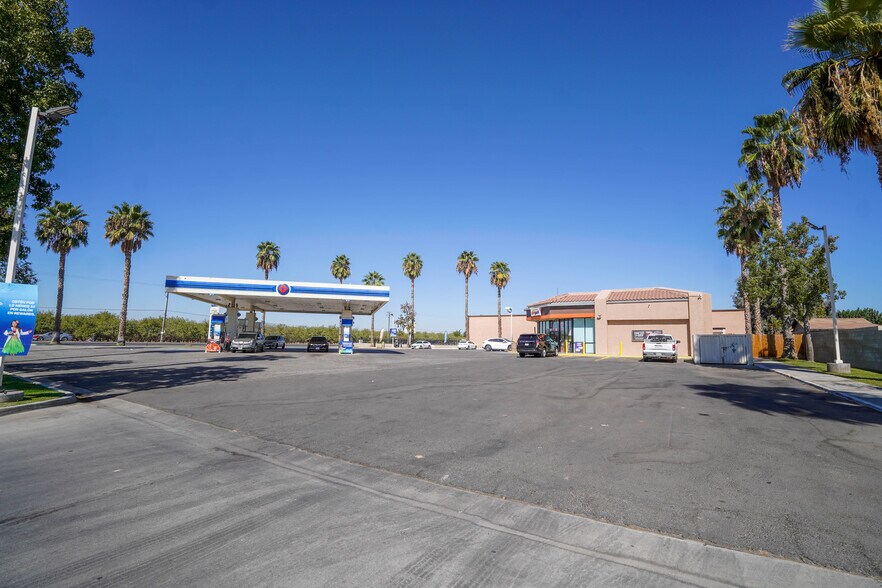 More Photos Of 8116 Lamont St, Lamont Service Station For Sale