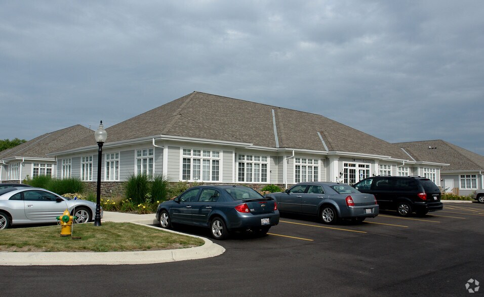 More Photos Of 700-730 Fox Glen Ct, Fox River Grove Medical For Lease