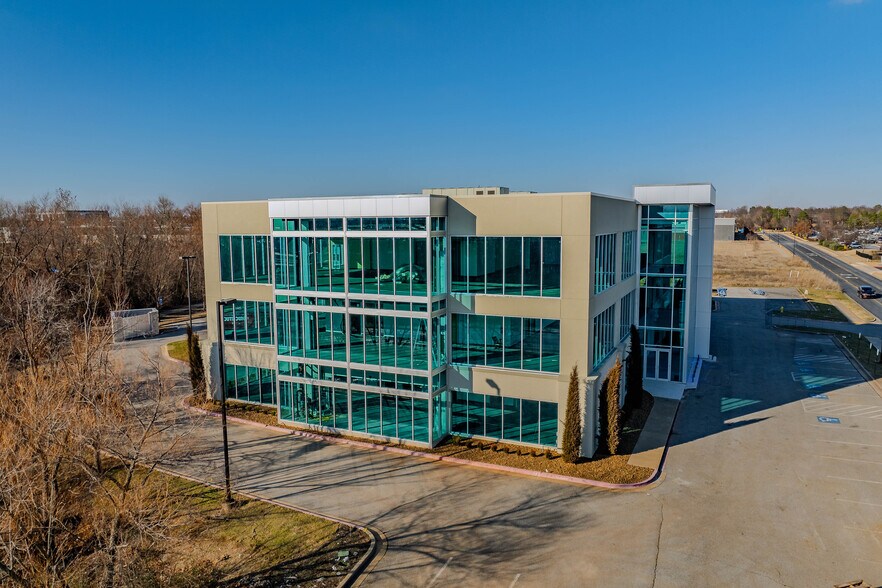 More Photos Of 2700 SE S St, Bentonville Office For Lease