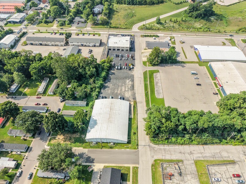 More Photos Of 1430 Willis Dr, Bloomington Warehouse For Sale