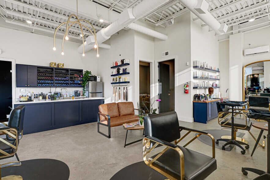 More Photos Of 1511 W 12th St, Houston Office For Sale