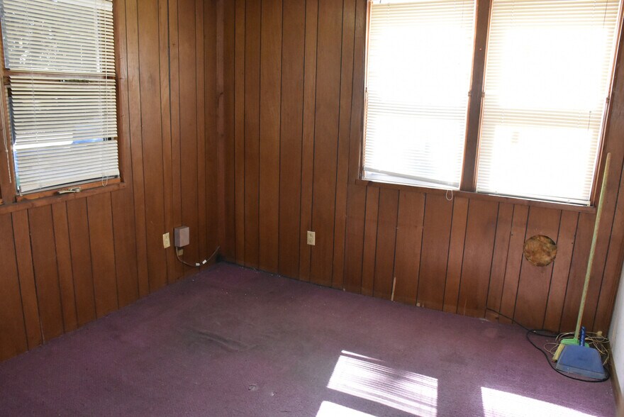 More Photos Of 136 Smith st, Cochranton Industrial For Sale