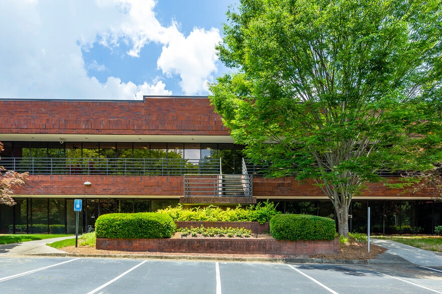 More Photos Of 1688 Phoenix Pky, College Park Unknown For Lease