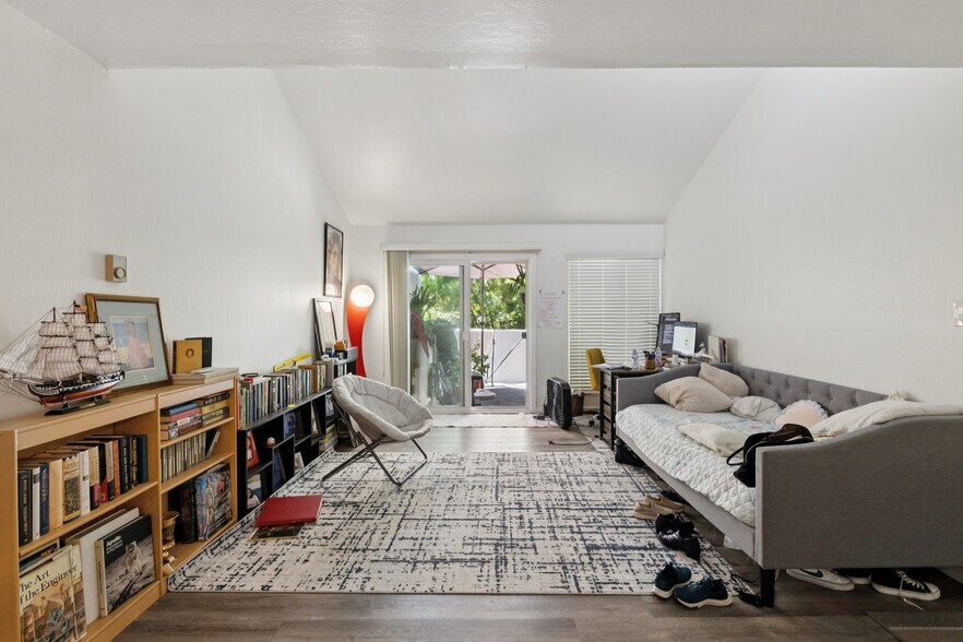 More Photos Of 1411 Oxford St, Redwood City Apartments For Sale