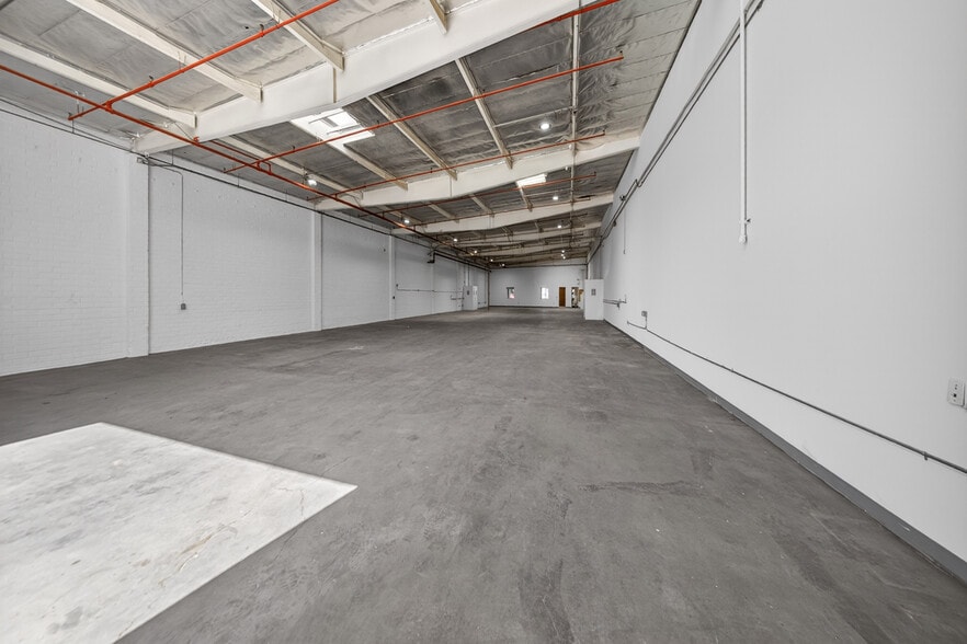 More Photos Of 7666 Clybourn Ave, Sun Valley Light Manufacturing For Sale
