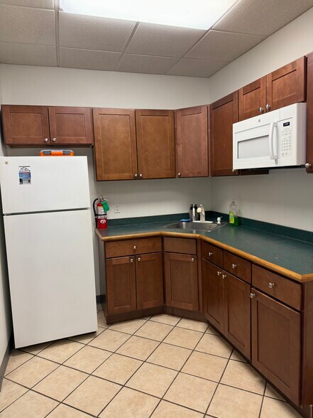 More Photos Of 145 Rockledge Ave, Jenkintown Warehouse For Lease