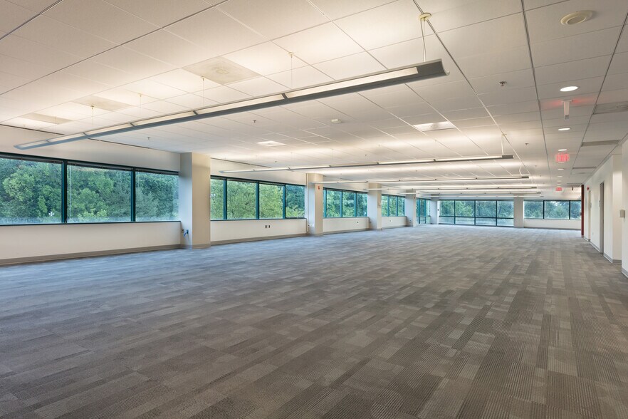 More Photos Of 12601 Fair Lakes Cir, Fairfax Office For Lease