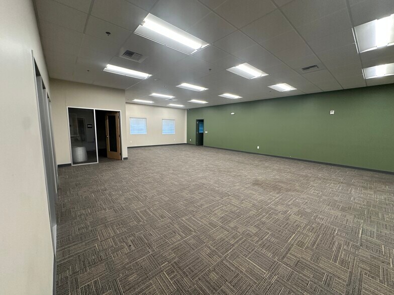 More Photos Of 2049 W Steele Ln, Santa Rosa Warehouse For Sale