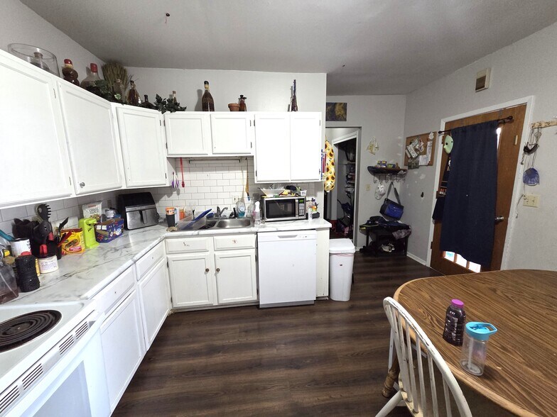 More Photos Of 510 S Jefferson Way, Indianola Multifamily For Sale